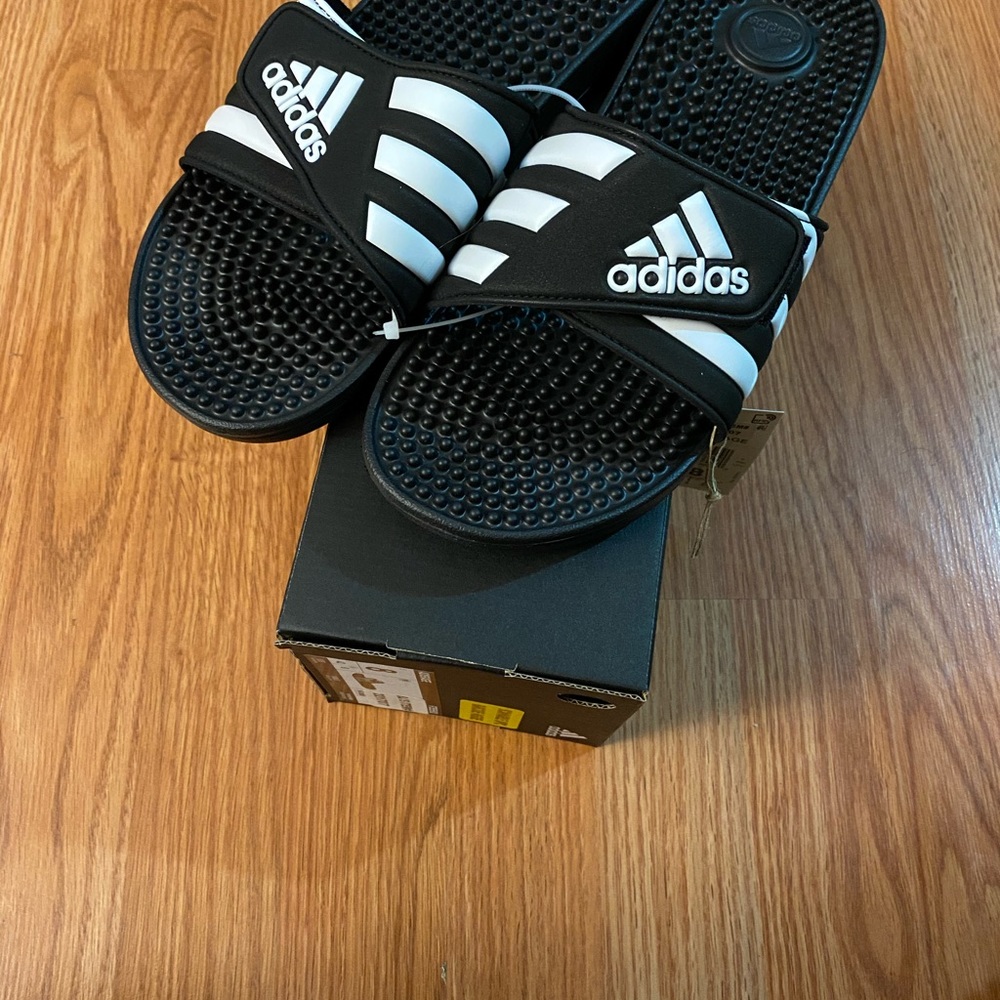 Authentic Adidas slide - Picture 5 of 5